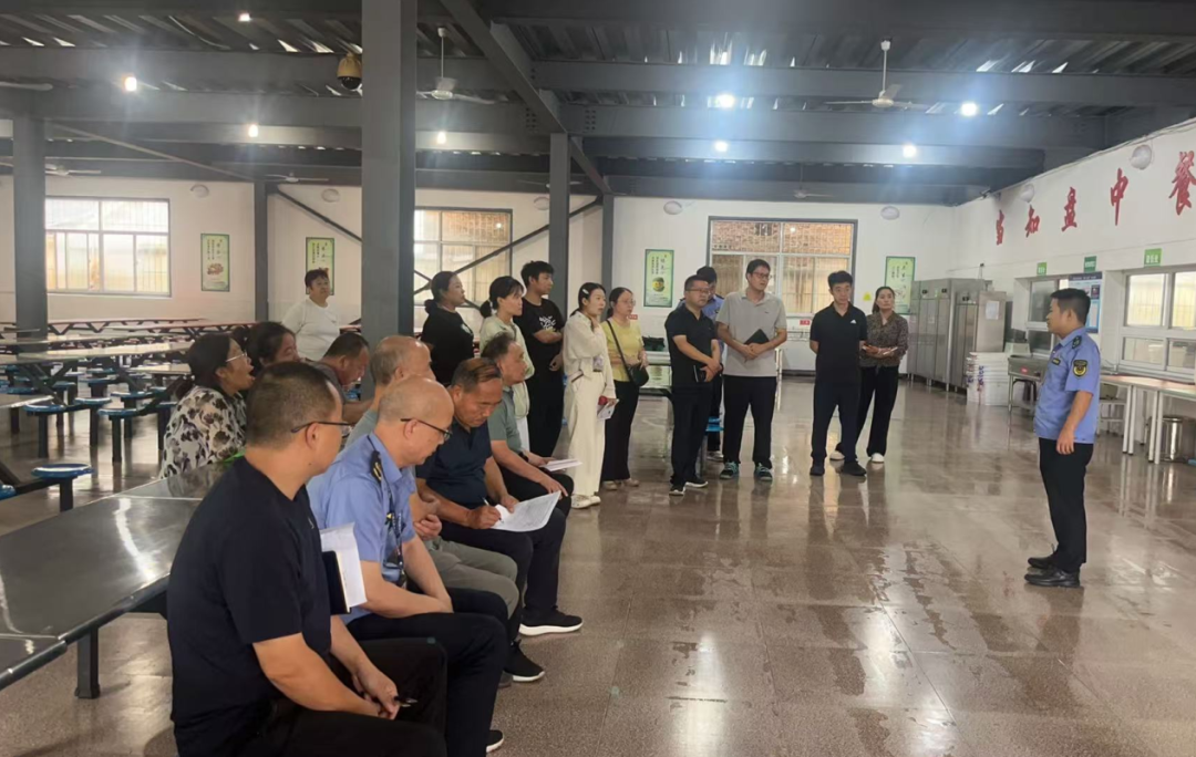 临渭区市场监管局下邽市场监管所召开校园食堂食品安全现场会 筑牢校园食品安全防线